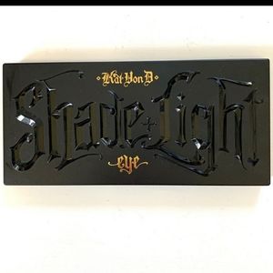 Kat Von D Makeup - Kat Von D Shade and Light Eyeshadow Palette Kat Von D Makeup - Kat Von D Shade and Light Eyeshadow Palette